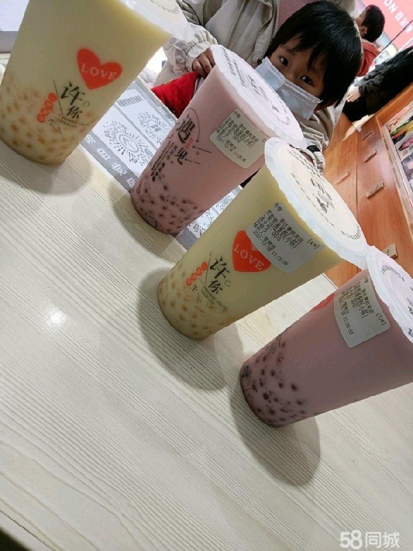 (转让)租金在步行街是的，人流量大，正街