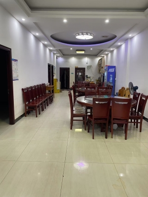 麻城市金丰国际生态城对面餐饮店低价转让！