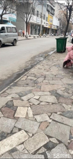 (转让)旺铺转让，商业中心。地段繁华，客源稳定，低价转让。